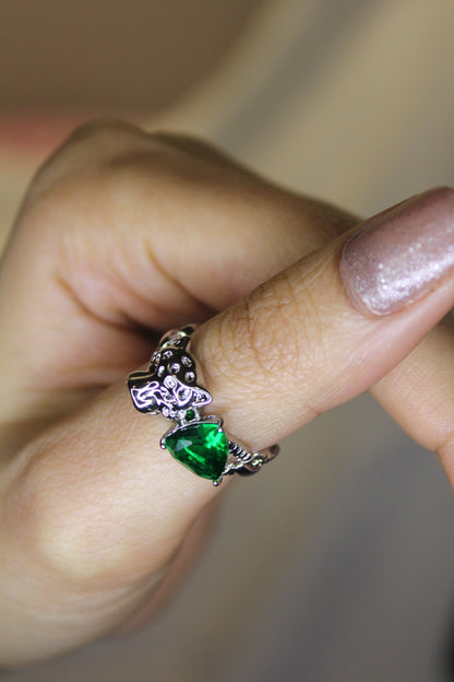 Silver green stone Lion Ring